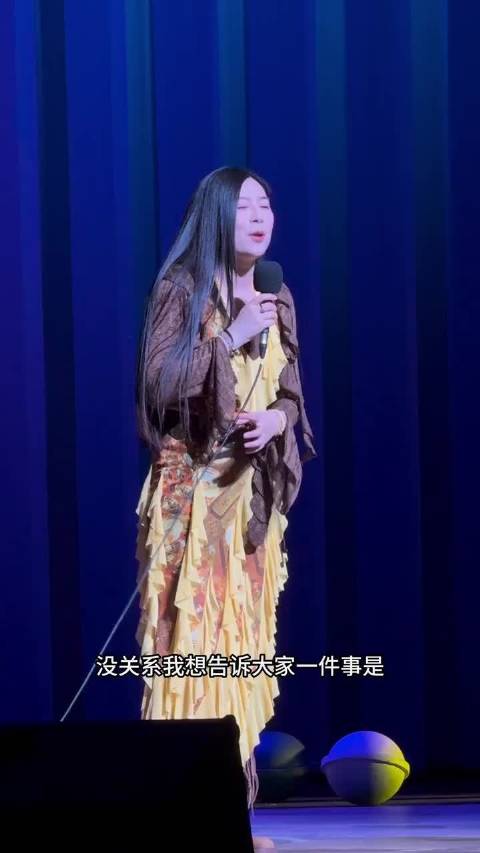 唐香玉鼓励观众坚持热爱，单口喜剧传递积极力量