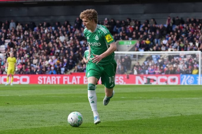 德天空：拜仁未放弃引进戈登，关键在于与纽卡达成协议