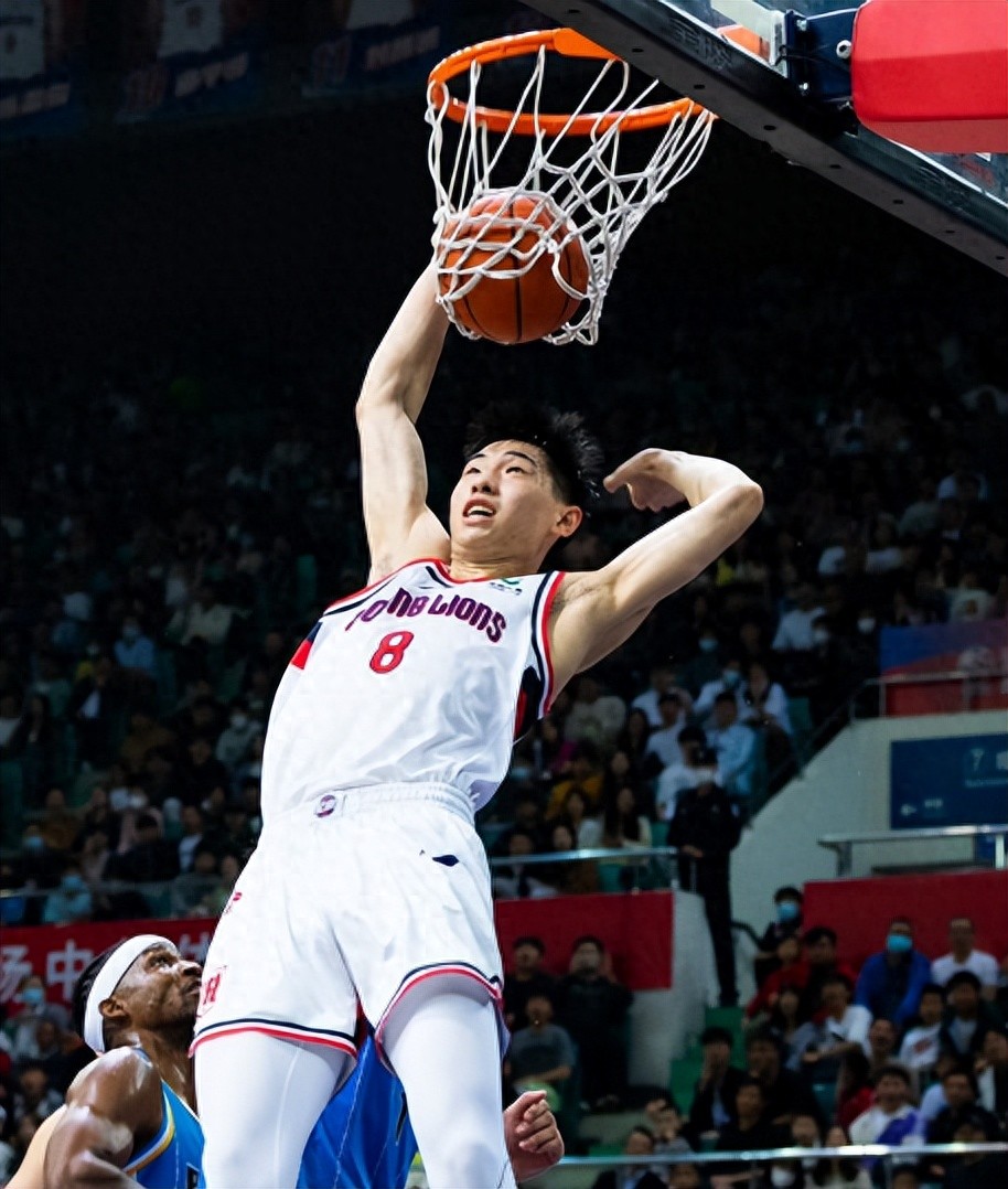唏嘘！前NBA球员崔永熙全场仅8分，扣篮遭血帽引热议