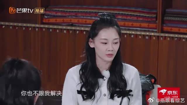 苗苗跟老公吵架，一个人出去跟男同学吃饭，郑恺在阳台借酒消愁！