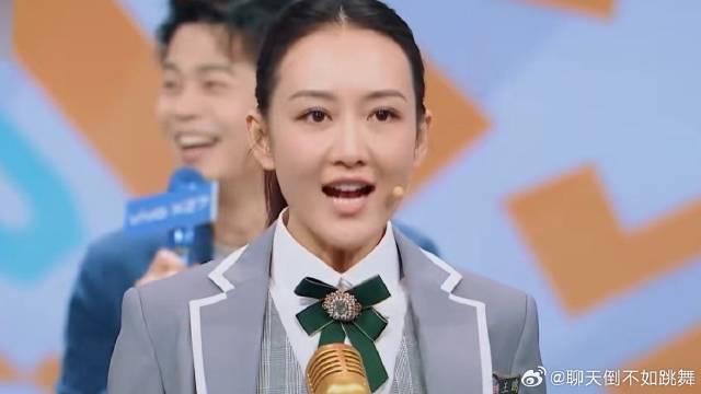 同样是42岁，看完王鸥举动再看韩雪，谁是真淑女一眼看出！