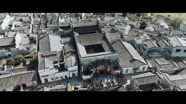 《家业》婚服镜头 掀盖头好灵动啊
