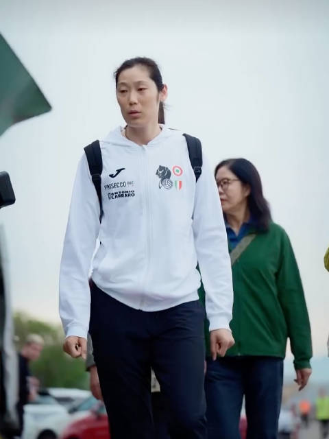 郎平现场助阵朱婷,科内利亚诺迎冠军点