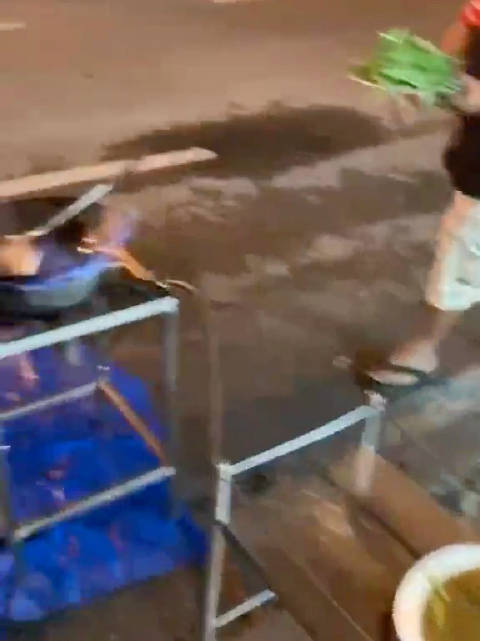 飞这个有什么作用，为了沾一下空气中的灰尘和尾气，顺便降个温