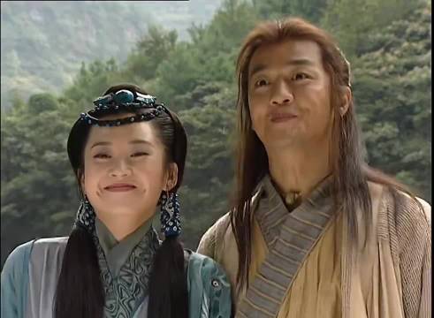 张纪中片场怒斥演员耍大牌，邵兵用反光板垫身致拍摄中断