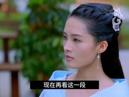 元淳仿佛栖居于独属自己的童话王国，天真未凿又略带任性
