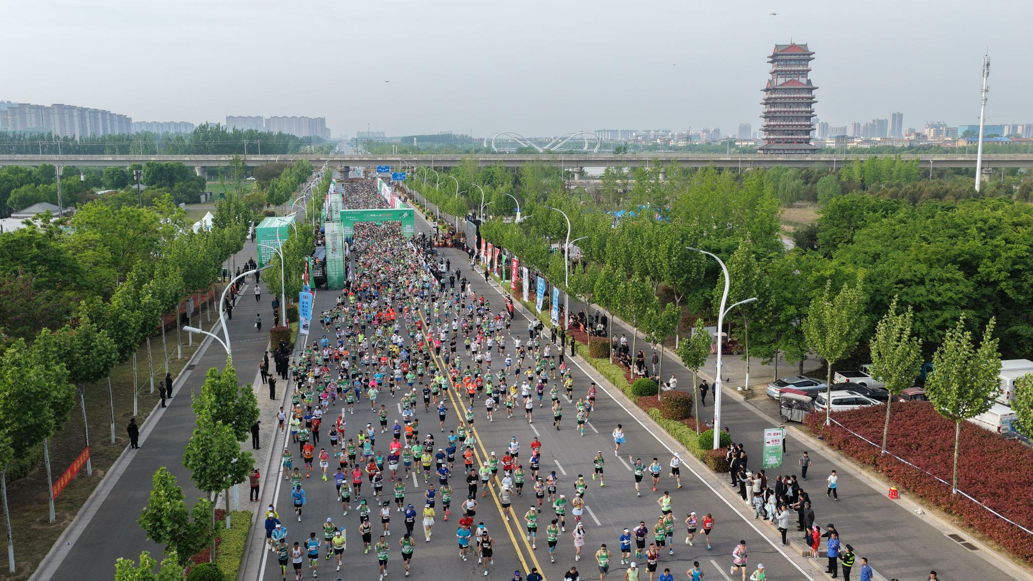 7000名跑者齊聚民權，共赴春日奔跑盛宴。 賽事組委會供圖