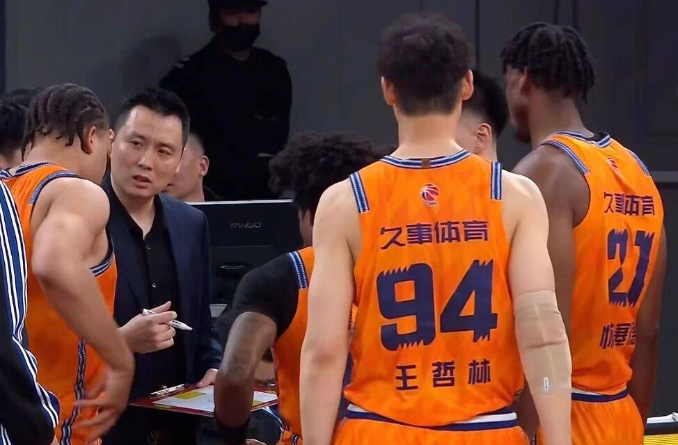 CBA最新消息！杜锋阴阳球迷，上海男篮将帅争吵，辽宁男篮外援续约