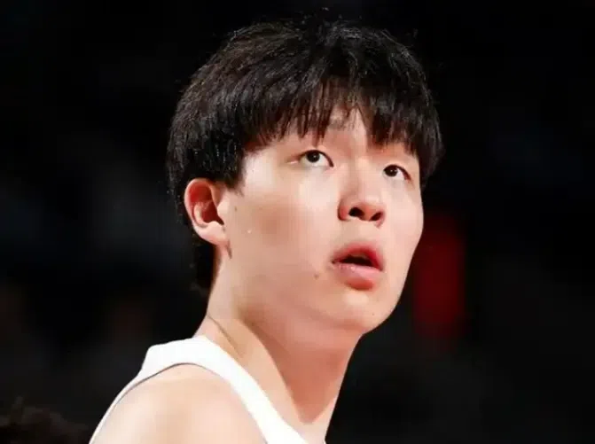 中国历史第5人！杨瀚森季后赛首秀52.8秒0分 成周琦后时隔8年首人