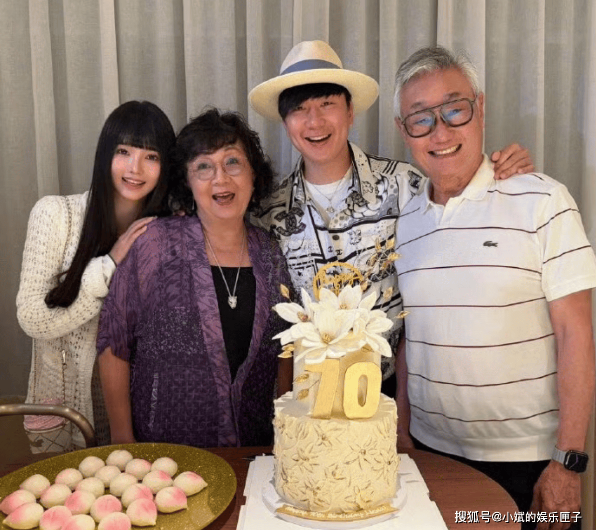 林俊杰官宣恋情:44岁终获幸福,与23岁网红七七修成正果