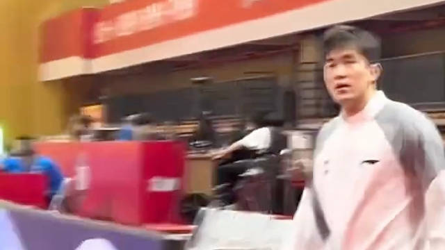 出现在球场的艾伦，好久不见呦