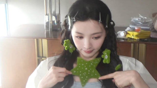 小田就是这么人美心善 照顾落单的女生太拉好感了！女宝就这么互相照应！