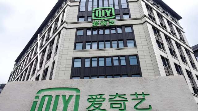龚宇布局AI艺人遭质疑，张若昀称演戏需真情实感