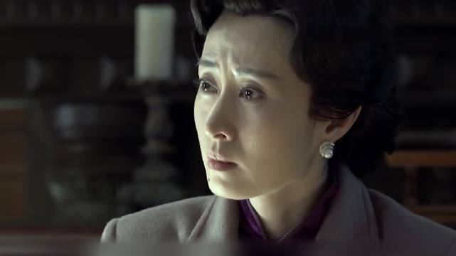 她是人人敬畏的桂姨，也是独来独往的孤狼
