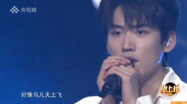 周柯宇献唱《风吹半夏》插曲并出演《狙击蝴蝶》李雾
