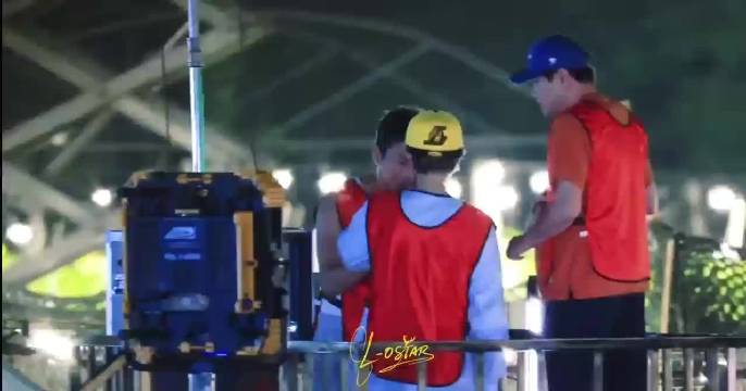 鹿晗邓超被吓动作神同步，范志毅旁观似跑男重现