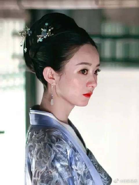 全身长满成语的女人