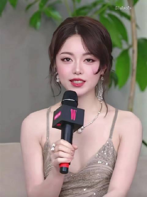 五官没有缺点，好漂亮的赵今麦，精致得就像老天爷精心雕琢的艺术品