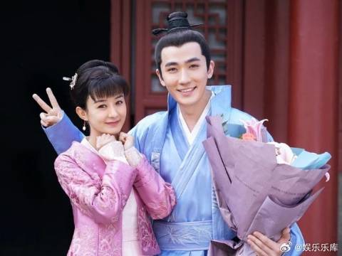 “靠近你就靠近了痛苦，远离你就远离了幸福” 抱憾终身，来不及爱你