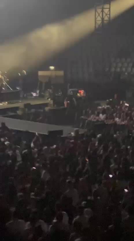 歌手帕拉迪索周六日在罗马体育宫举行个人演唱会