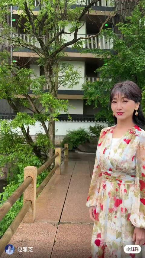 哈哈，ZZ来考验我们的眼力了～ ZZ的比心，再隐秘，都逃不过我们的目之所及哦