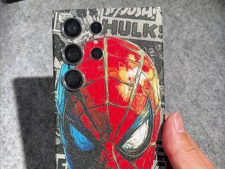 城市守护者已抵达！蜘蛛侠腾空跃过摩天楼群，正义始终在线