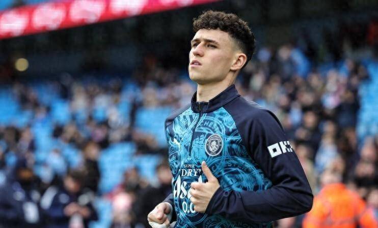 拜仁承认在关注曼城那位还没续约的福登，但直接说了:夏天不买，他太贵而且我们人够了