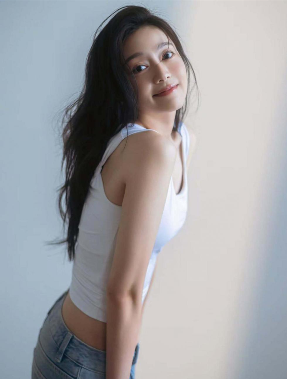 结婚11年后，喻虹渊复出 | 名不见经传，为何赢了大S，嫁给周渝民
