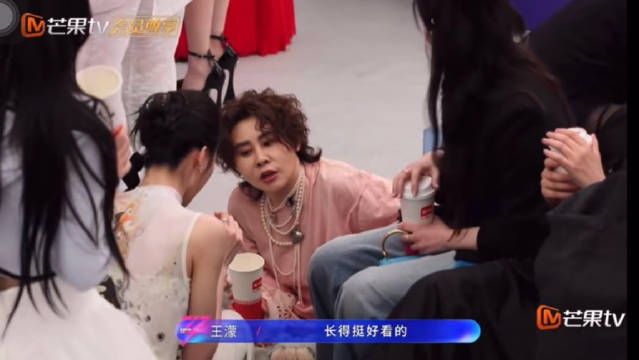 王濛拥有“全中国最忙的嘴唇”哈哈哈哈