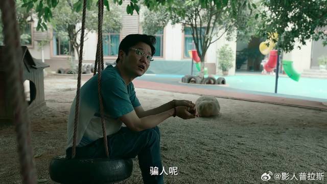 舅舅接外甥放学，不料碰到车祸凶手，上去就是放狠话！