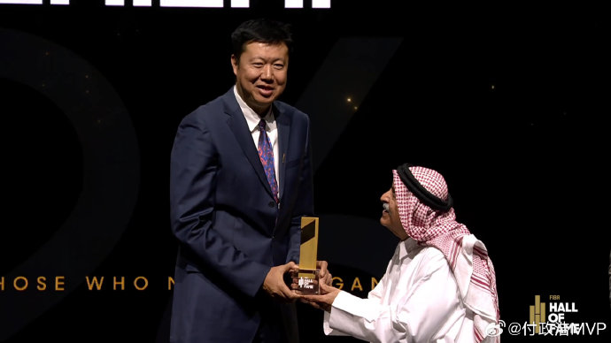 传奇终获认可！王治郅入选国际篮联名人堂，中国篮协发文致敬
