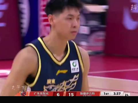 这才是广东男篮的风格，崔永熙那个三分唤醒了球队 广东男篮崔永熙杜锋焦泊乔