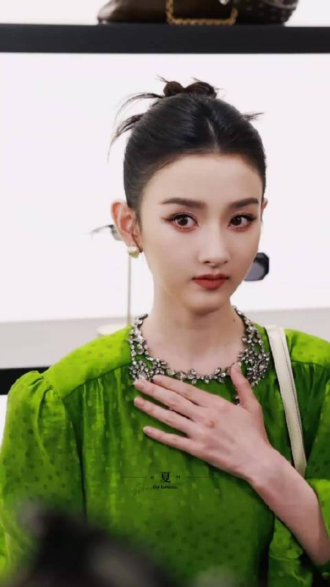 宋祖儿小小的脸上全是五官！妹宝好美