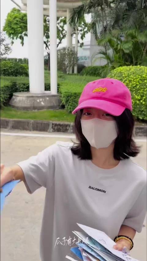 赵今麦不依赖姐姐算长大吗？麦麦摇头 就这样挑逗小猫！