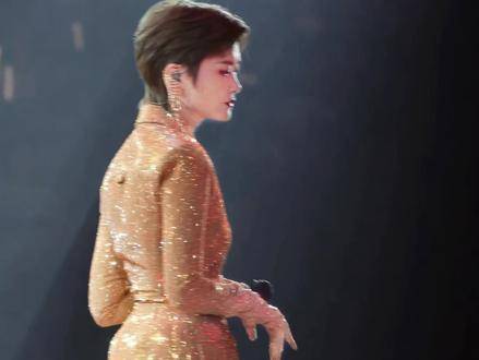 舞台女王驾临郑州，光芒四射
