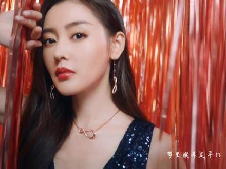 ［张天爱］这一眼就沦陷了，果然jio赏心悦目的人，连气场都自带光芒