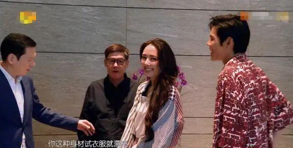郭碧婷脱口秀首秀 亲家同框烟火气