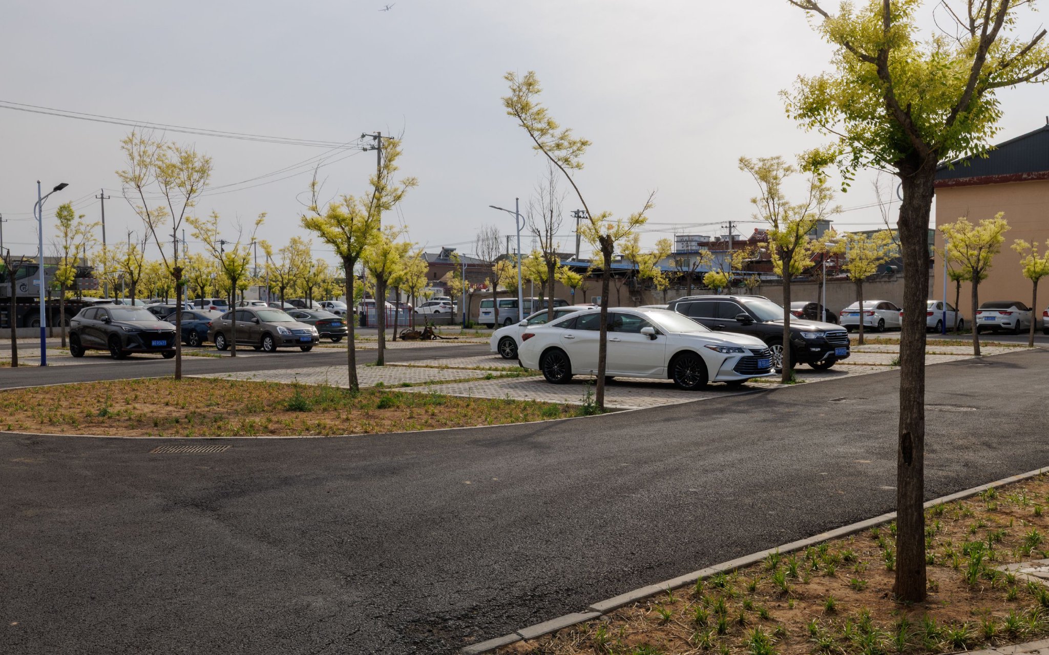高兩河村改造後的停車場。新京報記者 王子誠 攝