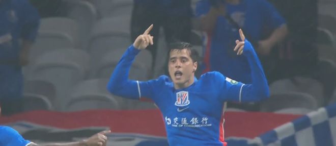 2-0！申花轻取海牛，球场发生搞笑一幕，特谢拉裤子差点被扯下