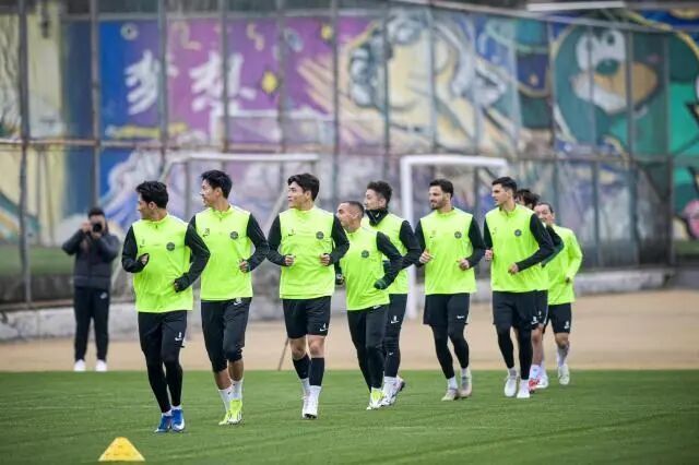 伤兵满营的浙江队保级更现实！连续4场哑火对王钰栋也是一种历练