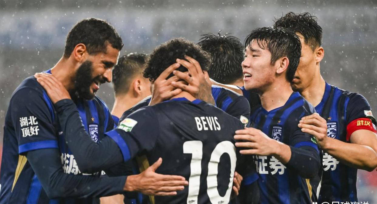 0-2负于武汉三镇！浙江队遭遇4场不胜尴尬期，王钰栋陷入得分荒