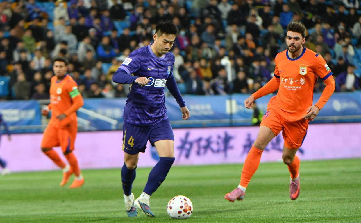 山东泰山2-1逆转天津津门虎，21岁新星成关键先生，连获三轮不败