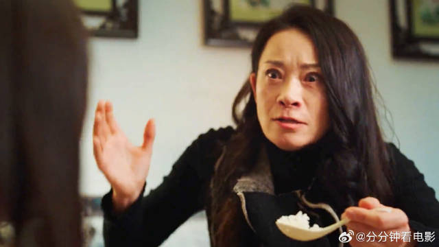 小女孩被妈妈虐待，不料她根本不是凡人！