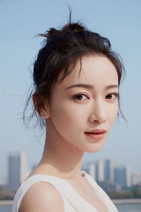 吴谨言的芭蕾功底对她的古装演技有哪些具体帮助？