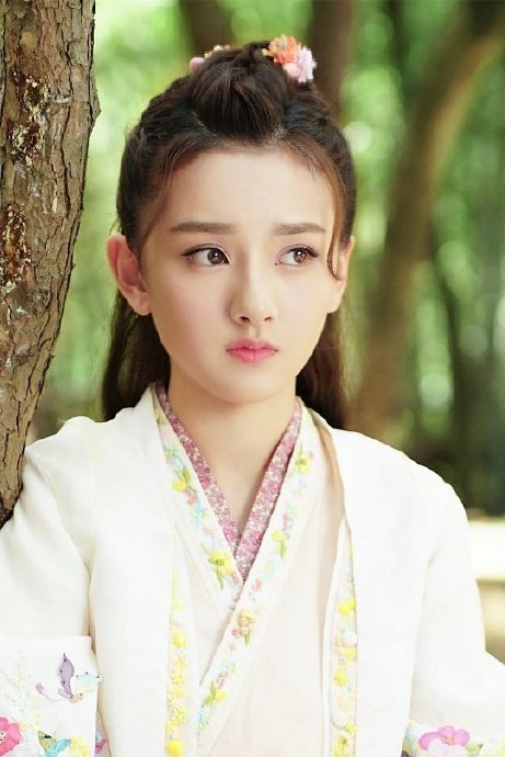 对于宋祖儿“明艳美”的造型，网络上有哪些支持和担忧的不同观点？
