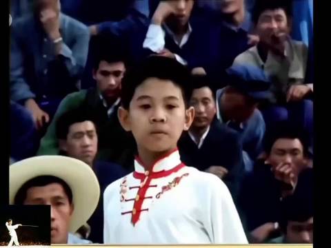 1975年，年仅12岁的李连杰在全运会上表演武术的珍贵影像