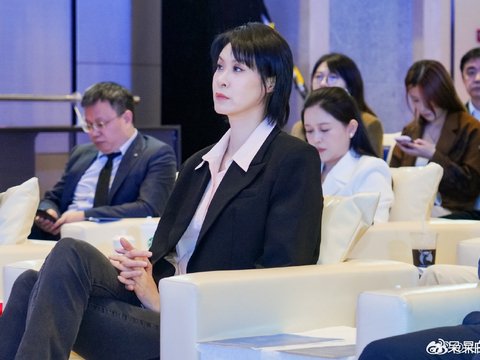 中国女排44岁奥运冠军近照曝光，英姿飒爽，好感姚明被拒至今单身