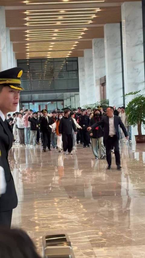 周深合肥五一睌会录制路透：宝贝火得很安心