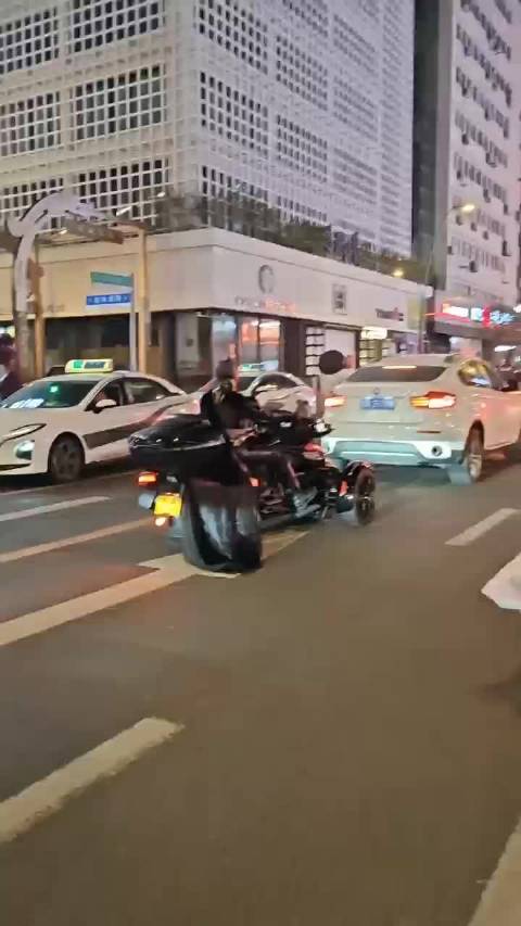 中国街头的蝙蝠侠？
