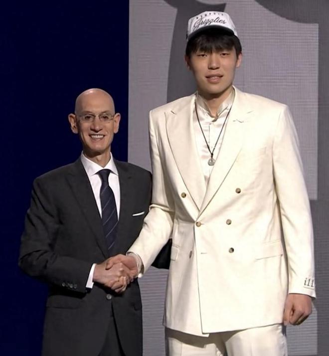 杨瀚森成功登陆NBA，多项记录超姚明，4年薪资超1.53亿